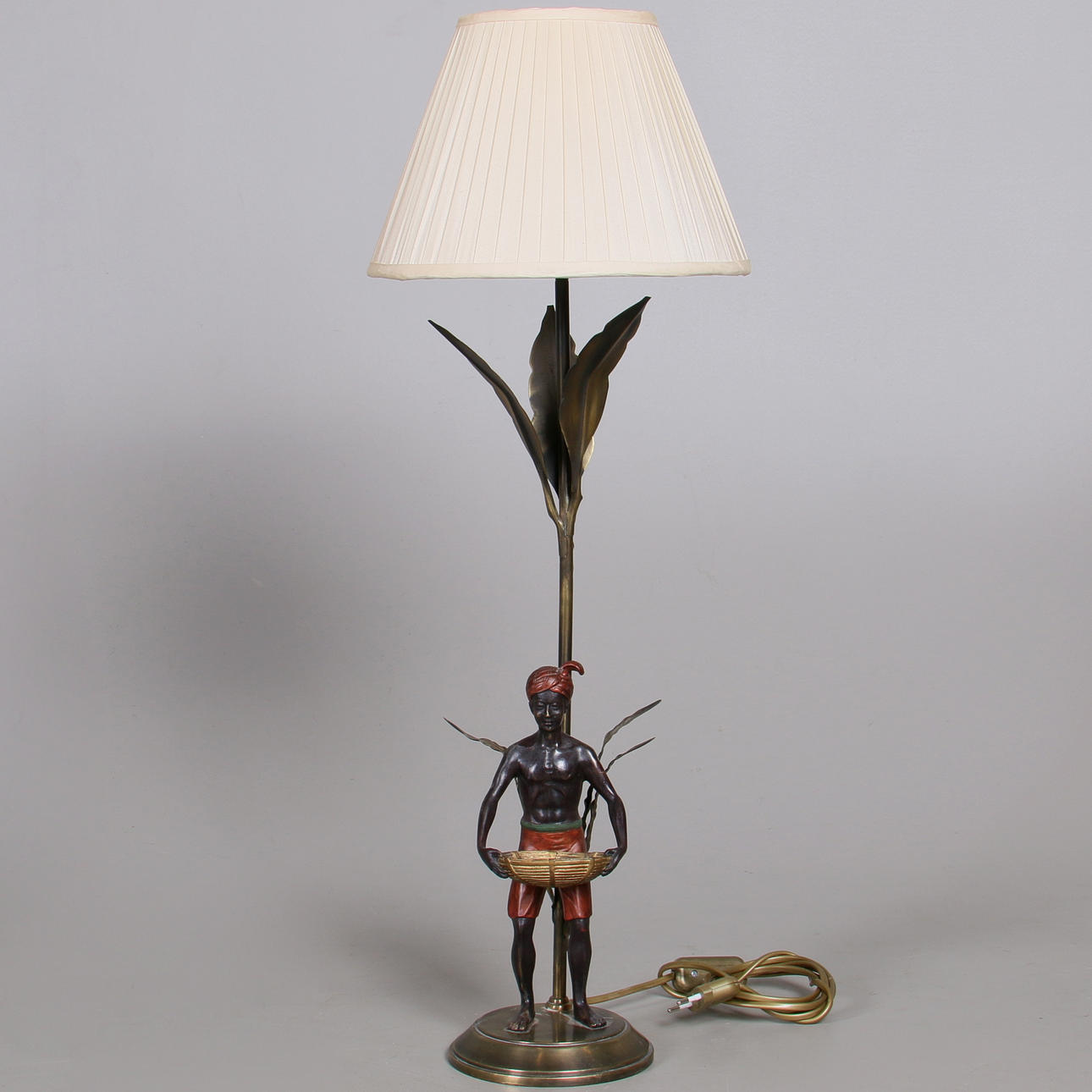 BORDSLAMPA, metall, 1900-talets andra hälft.