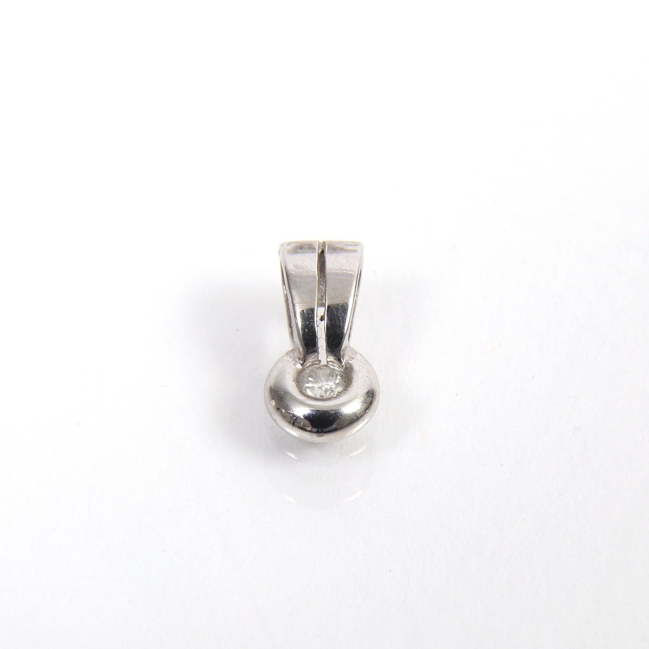 White gold pendant with brilliant.
