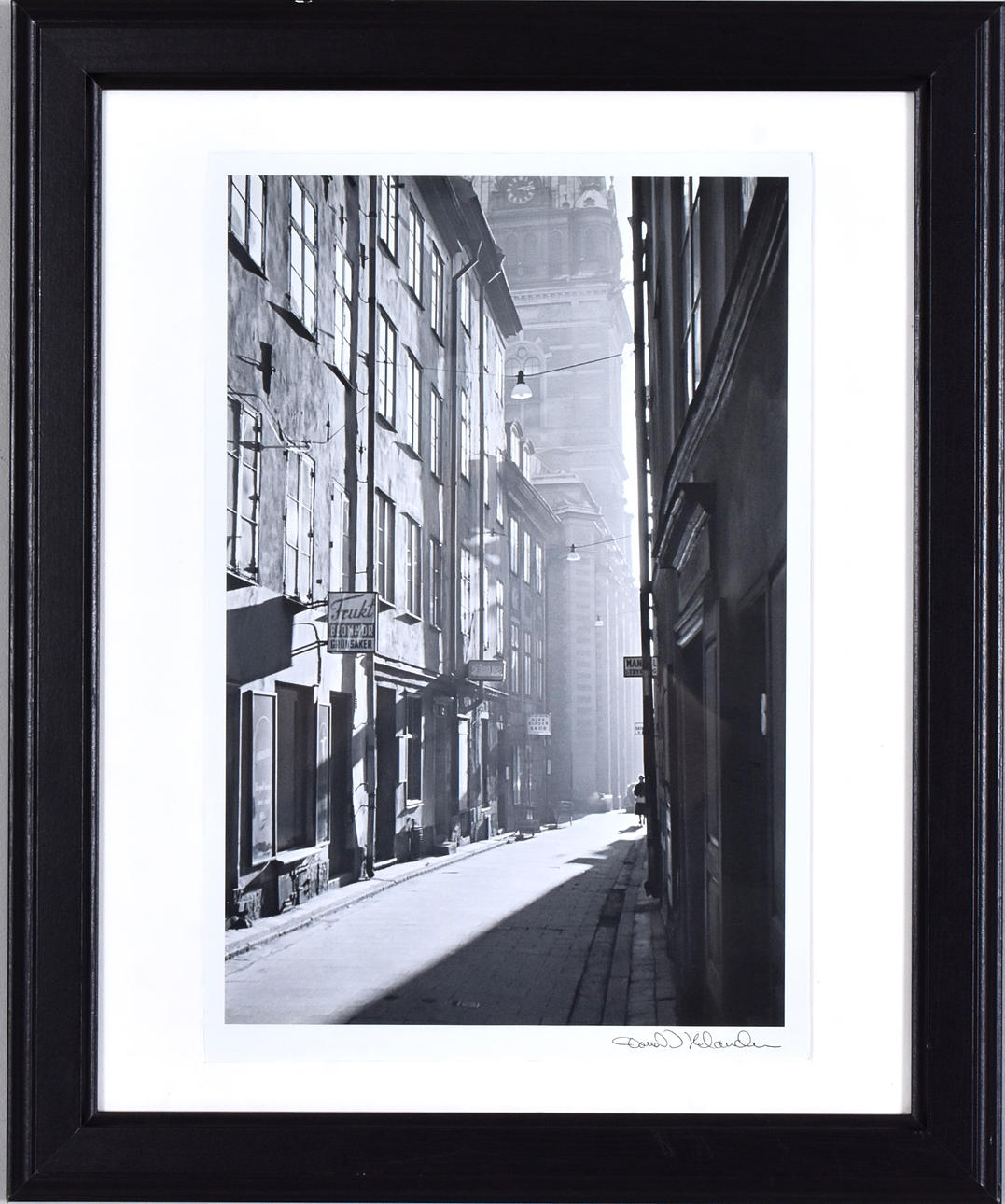 DONALD HELANDER. fotografi, Gamla Stan 1961. Konst - Fotografi - Auctionet