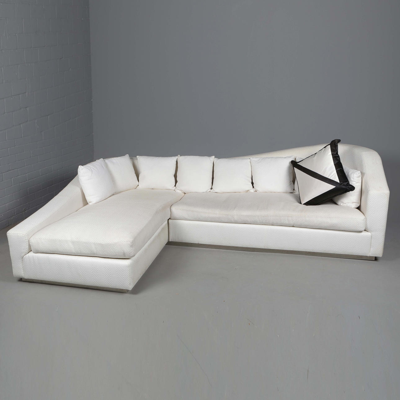 CORNER SOFA.