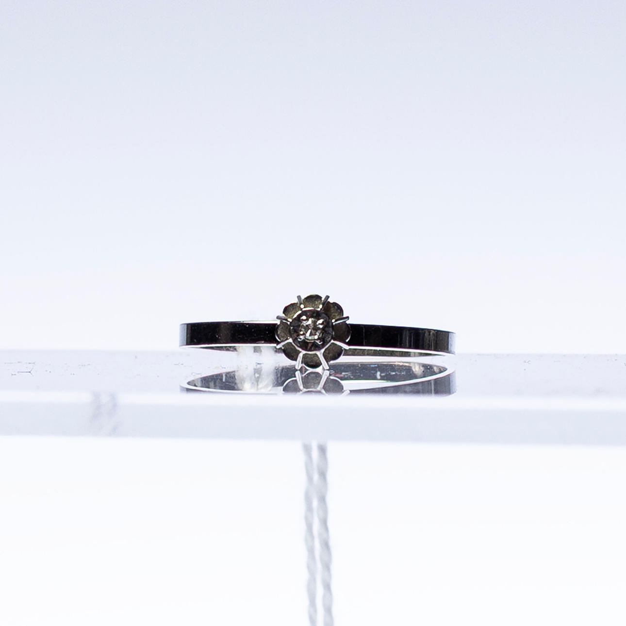 RING, 18k white gold approx 1.3g.