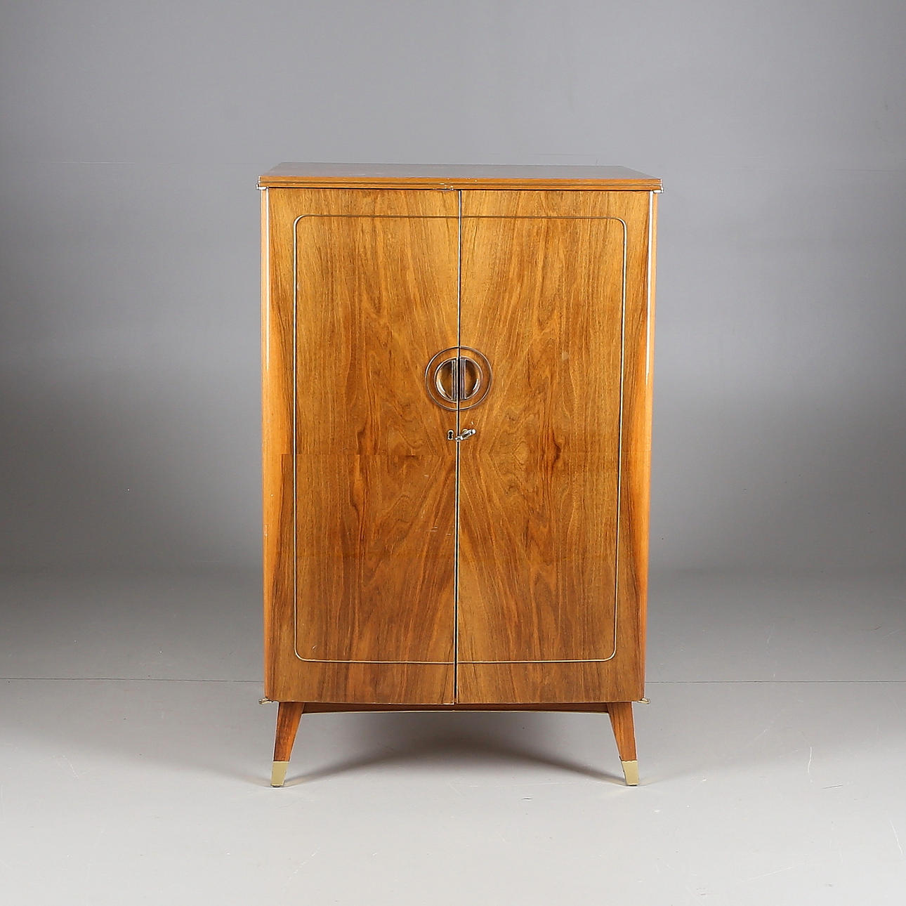 BARSKÅP, fanerat, 1900-talets mitt.