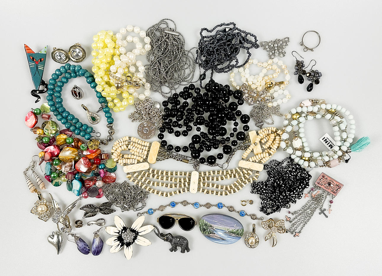 A Collection of Bijouterie.