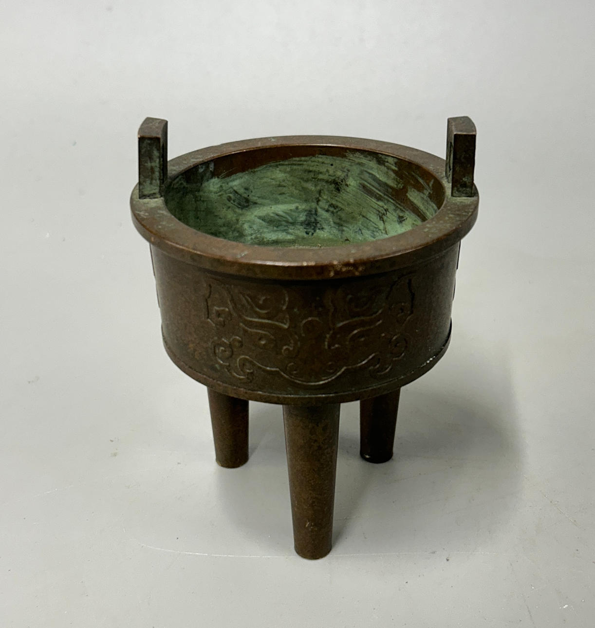 A CHINESE BRONZE CENSER.