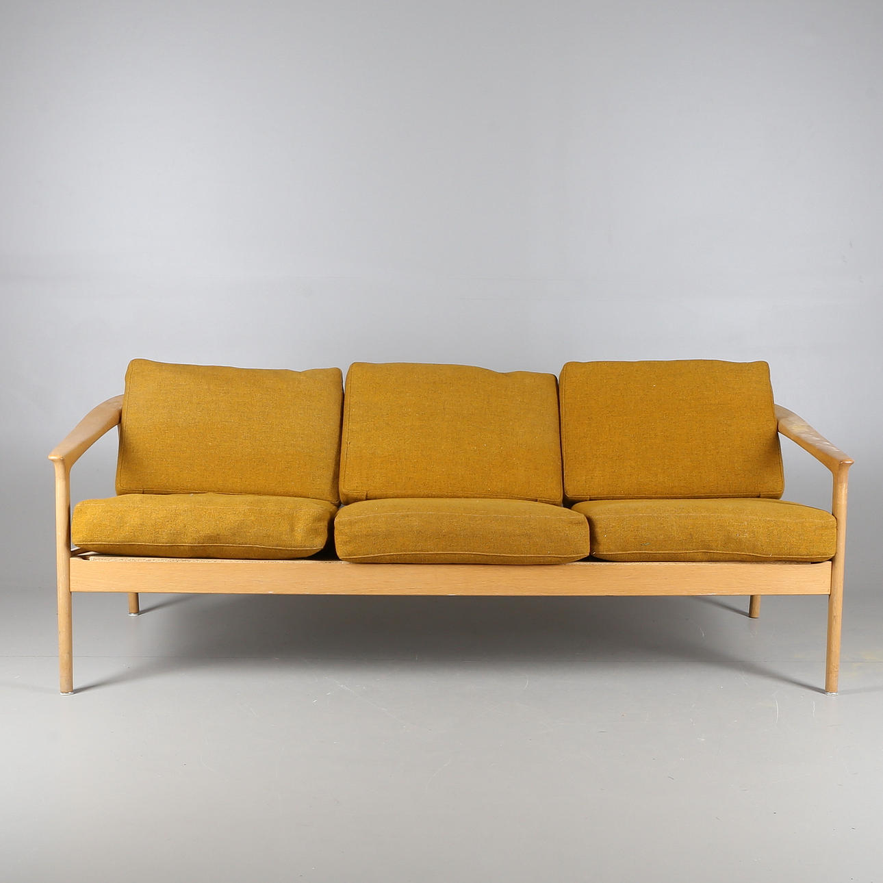 FOLKE OLSSON. SOFFA, fanerat, ek, Bodafors, brännmärkt, 1961.