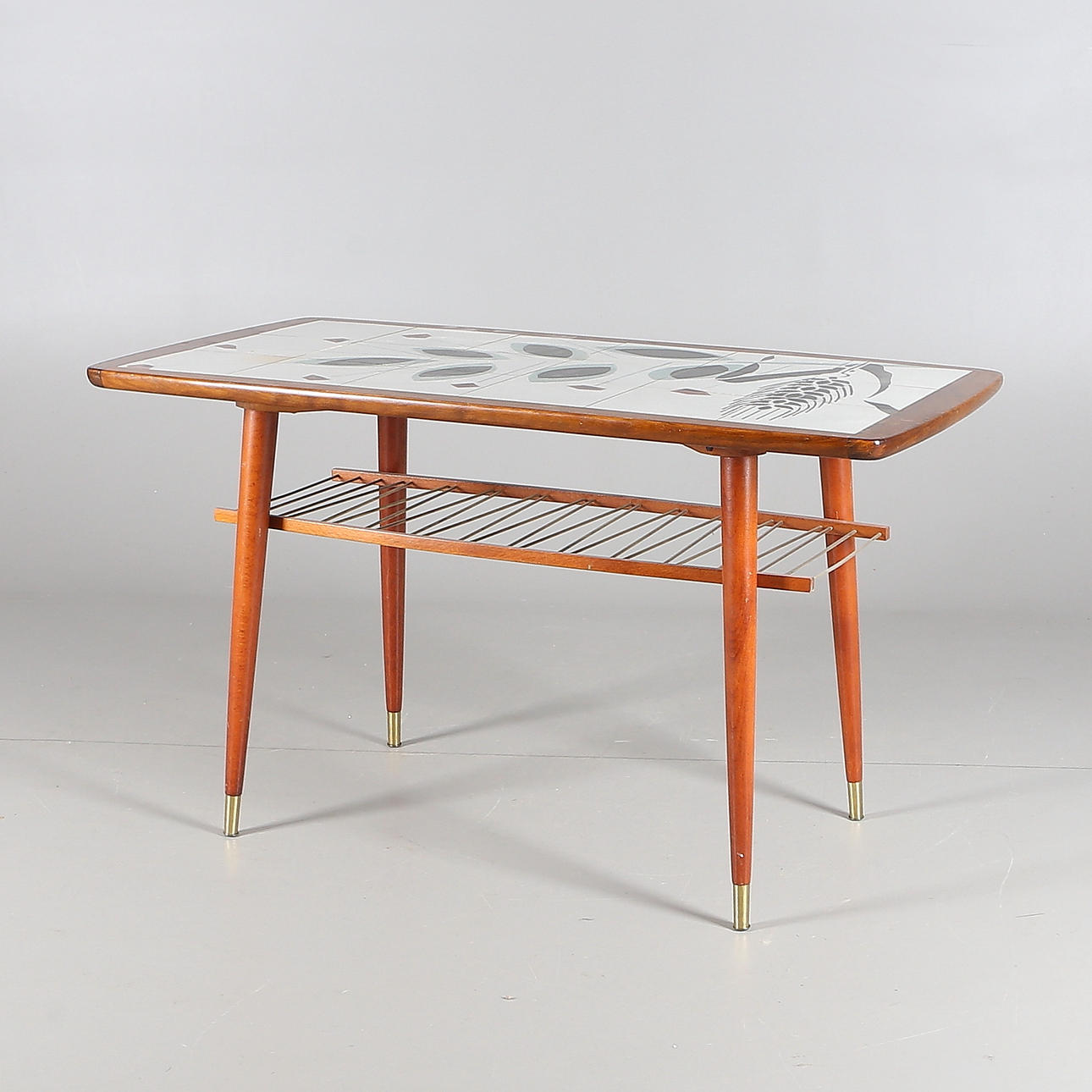 BORD, trä/kakelplattor med målade dekorationer, signerad Edmund, 1900-tal.