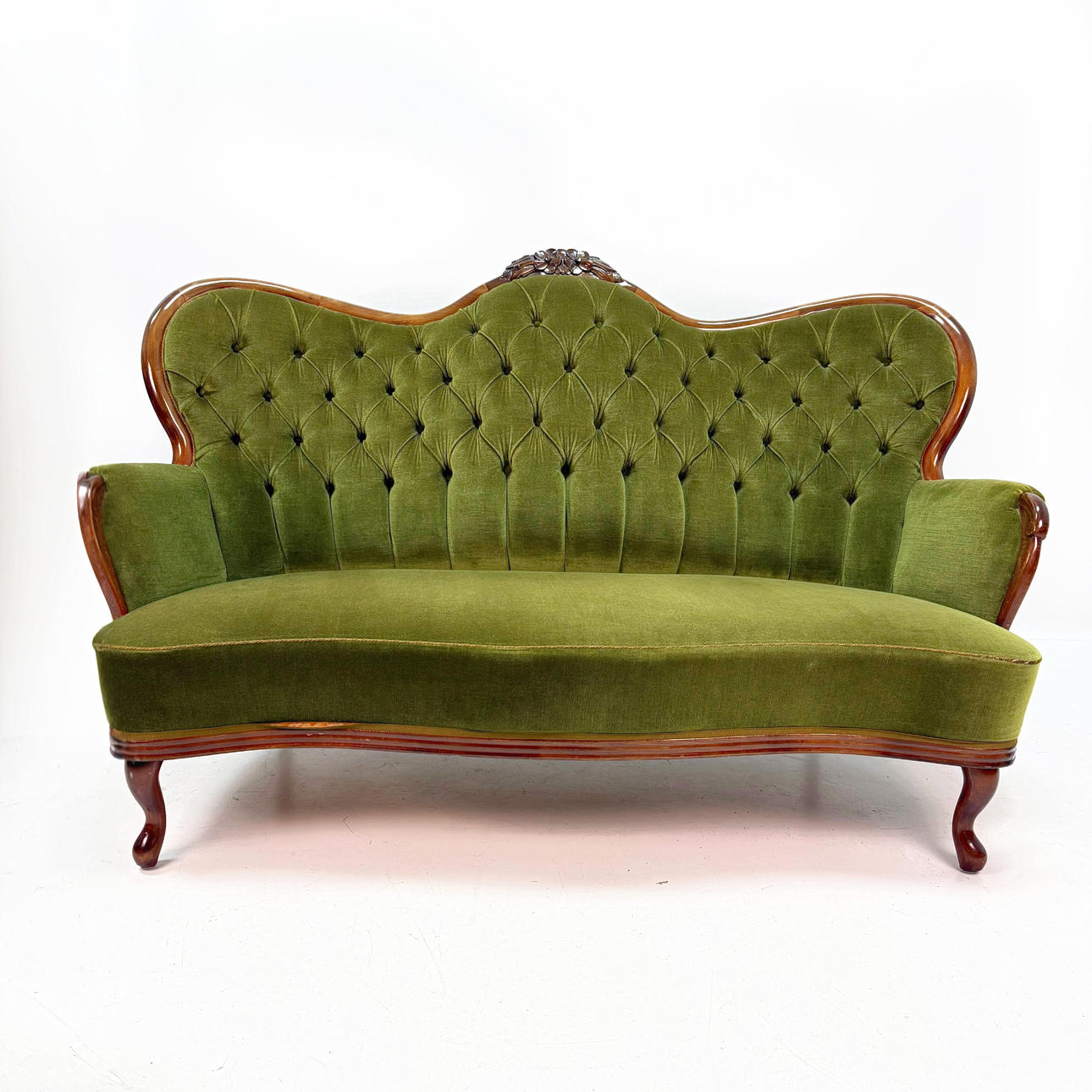 An Oscarian style sofa, 1900's.