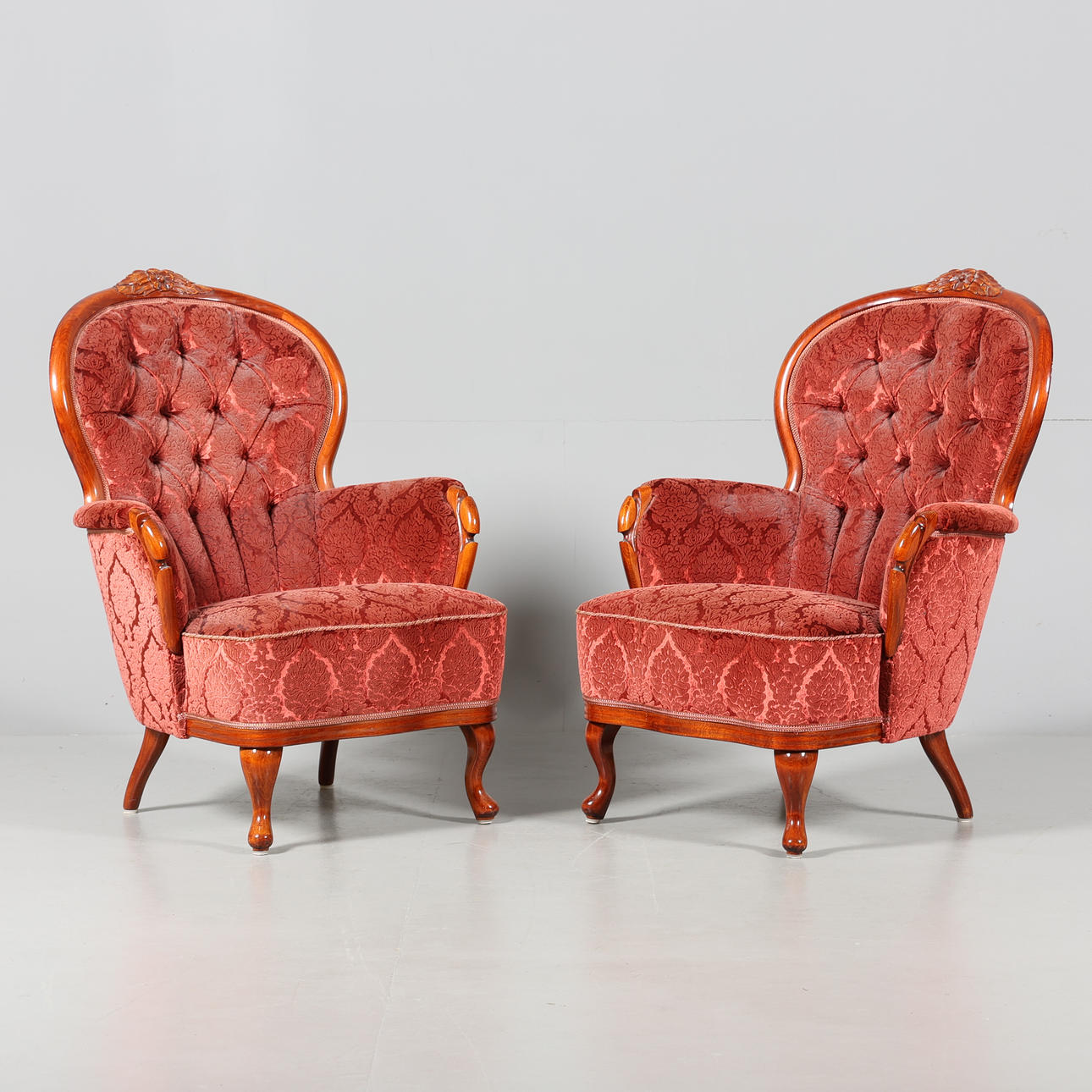 FÅTÖLJER, 1 par, rokokostil.