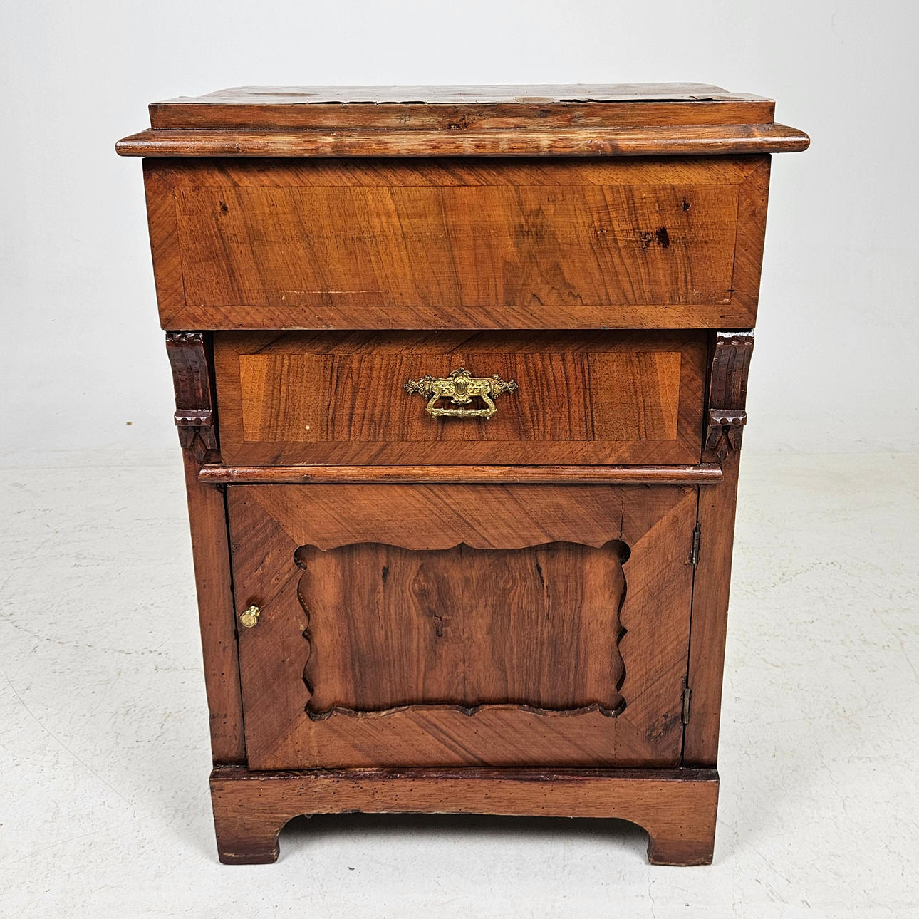 KOMMOD, sent 1800-tal.