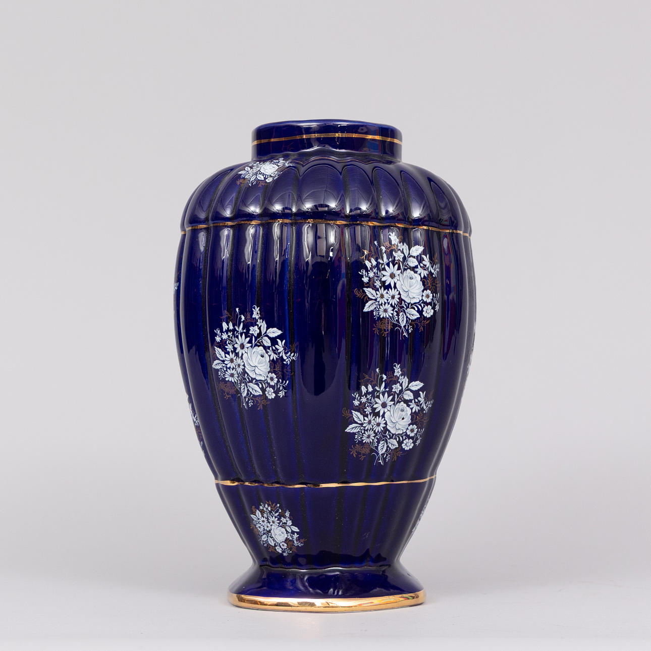 Vase, porcelain, Made in Italy.