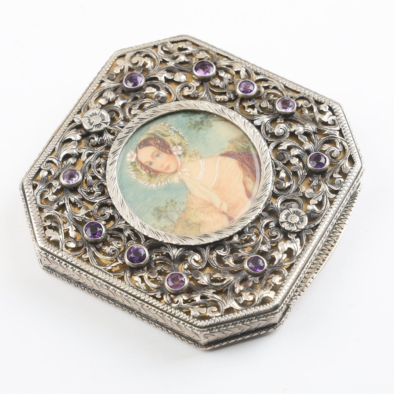 PUDERDOSA, silver (900), MC, vikt ca 110 gram.