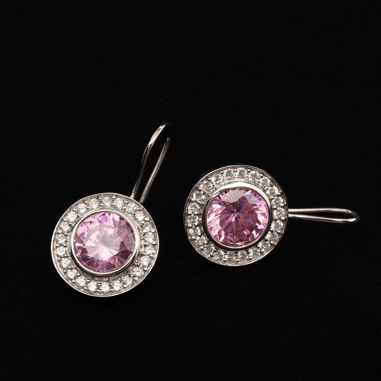 EARRINGS, Sterling silver, Cubic zirconia.