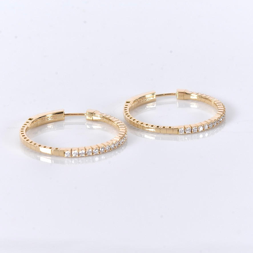 DIAMANTCREOLER, ett par, 0,82ct, 18K.