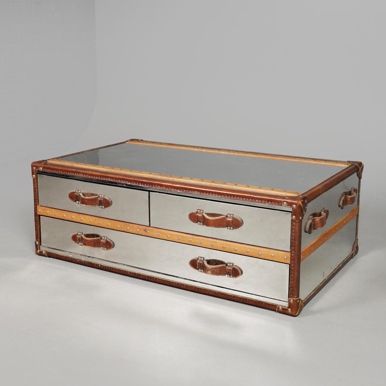 INDUSTRIELT DESIGN SOFABORD.