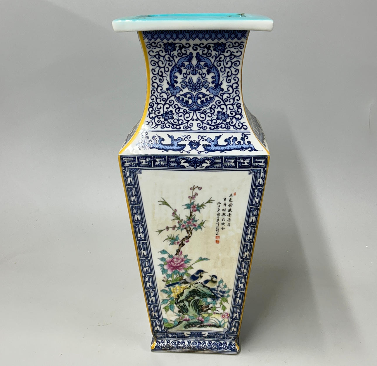 A CHINESE PORCELAIN SQUARE VASE.