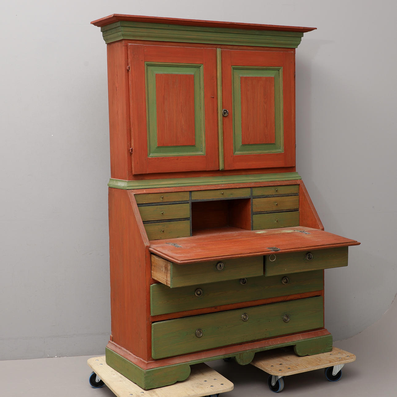 A common writing cabinet, 19th century.