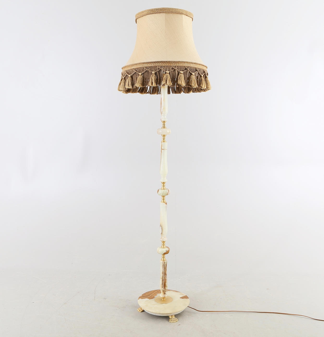 GOLVLAMPA, sten, 1900-talets senare del.