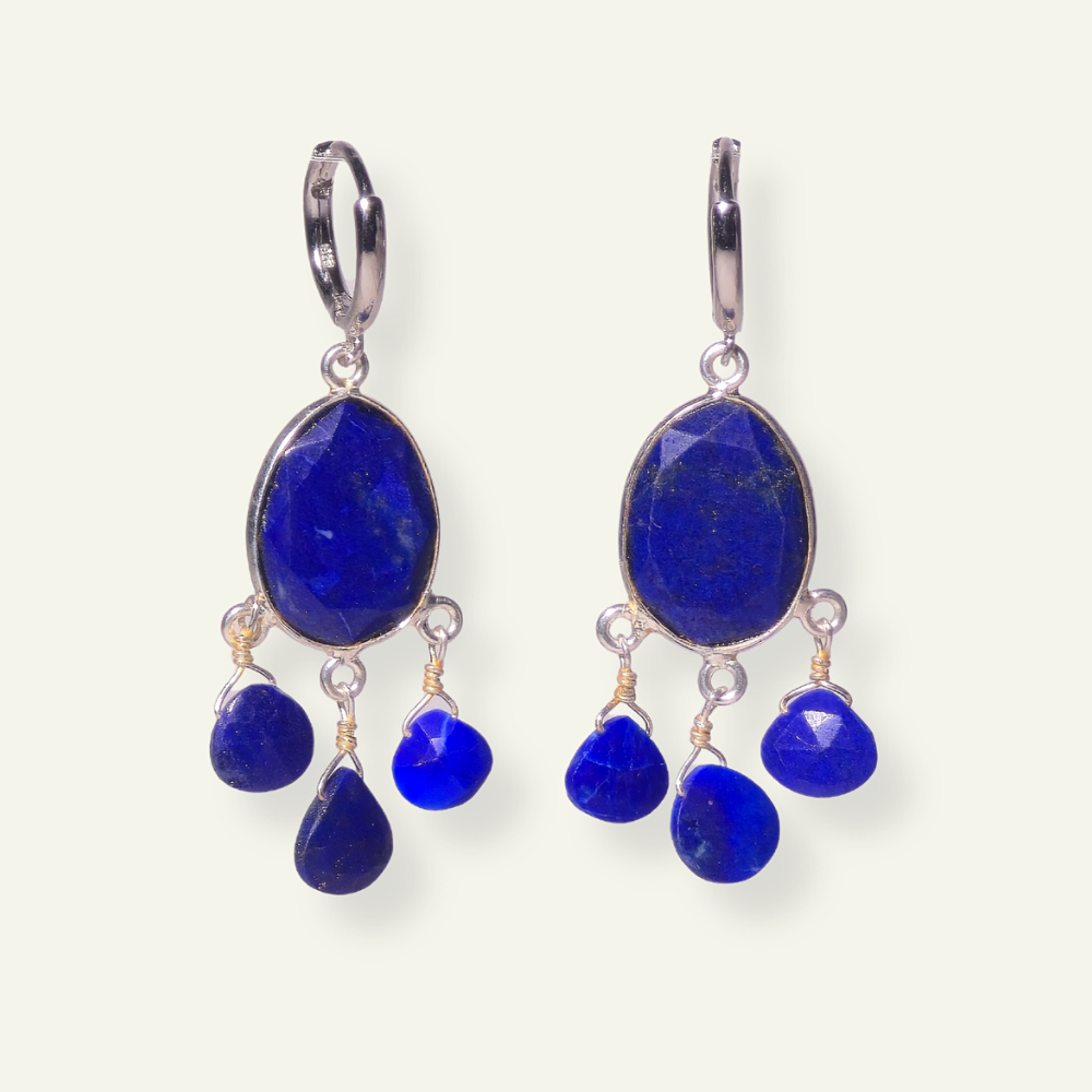 LONG SILVER EARRINGS WITH FACETED LAPIS LAZULI.