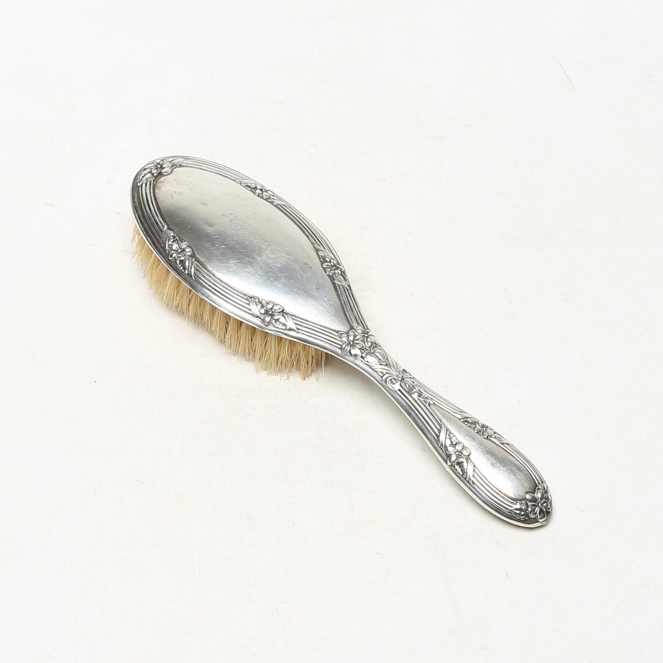 BRUSH, silver, 830 p.