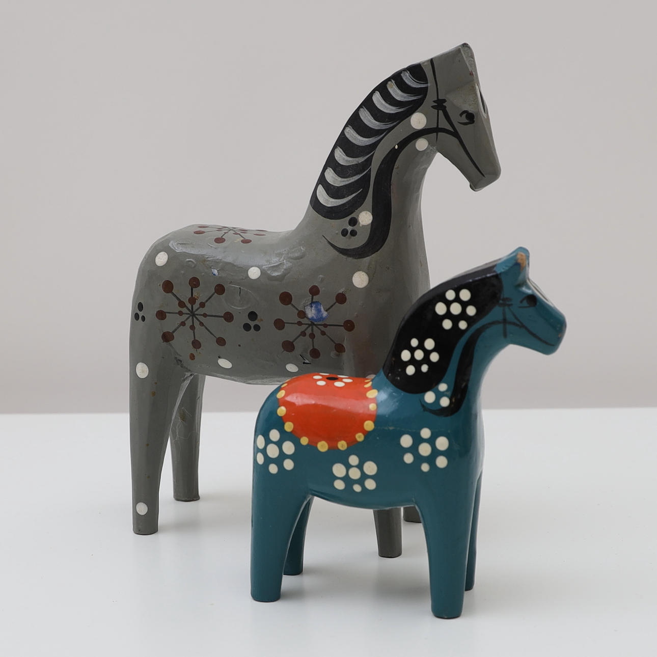 JOHN GUDMUNDS. Rightweight horses 2pcs.