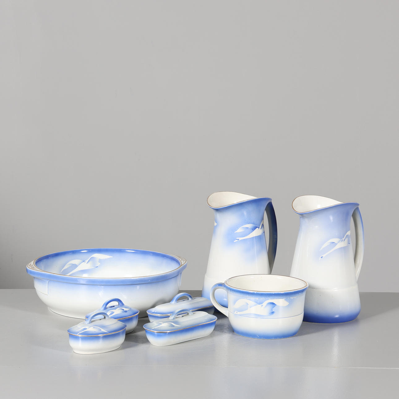 A ceramic 8-piece laundry set, Gothenburg.