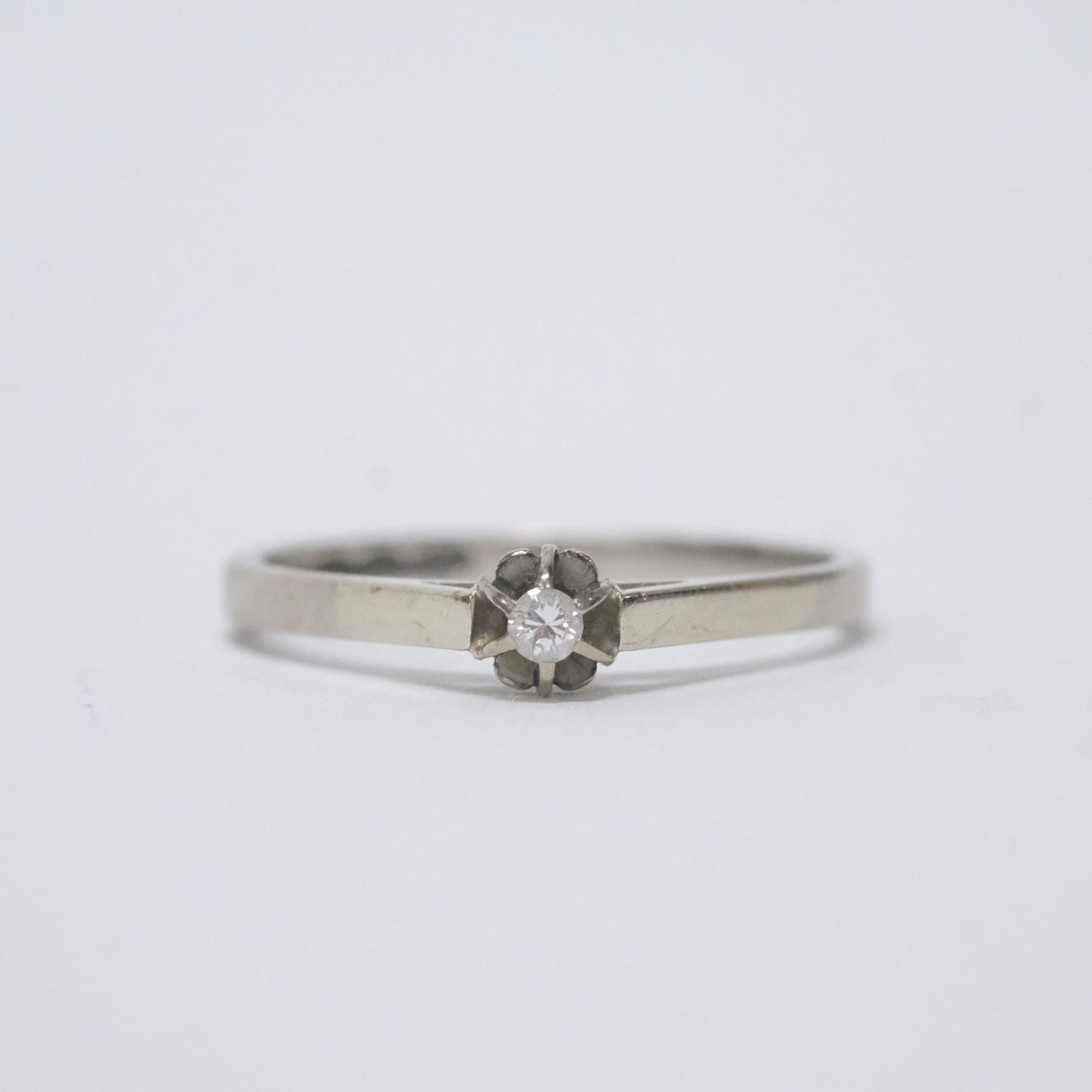 RING WITH DIAMOND, 18K WHITE GOLD.