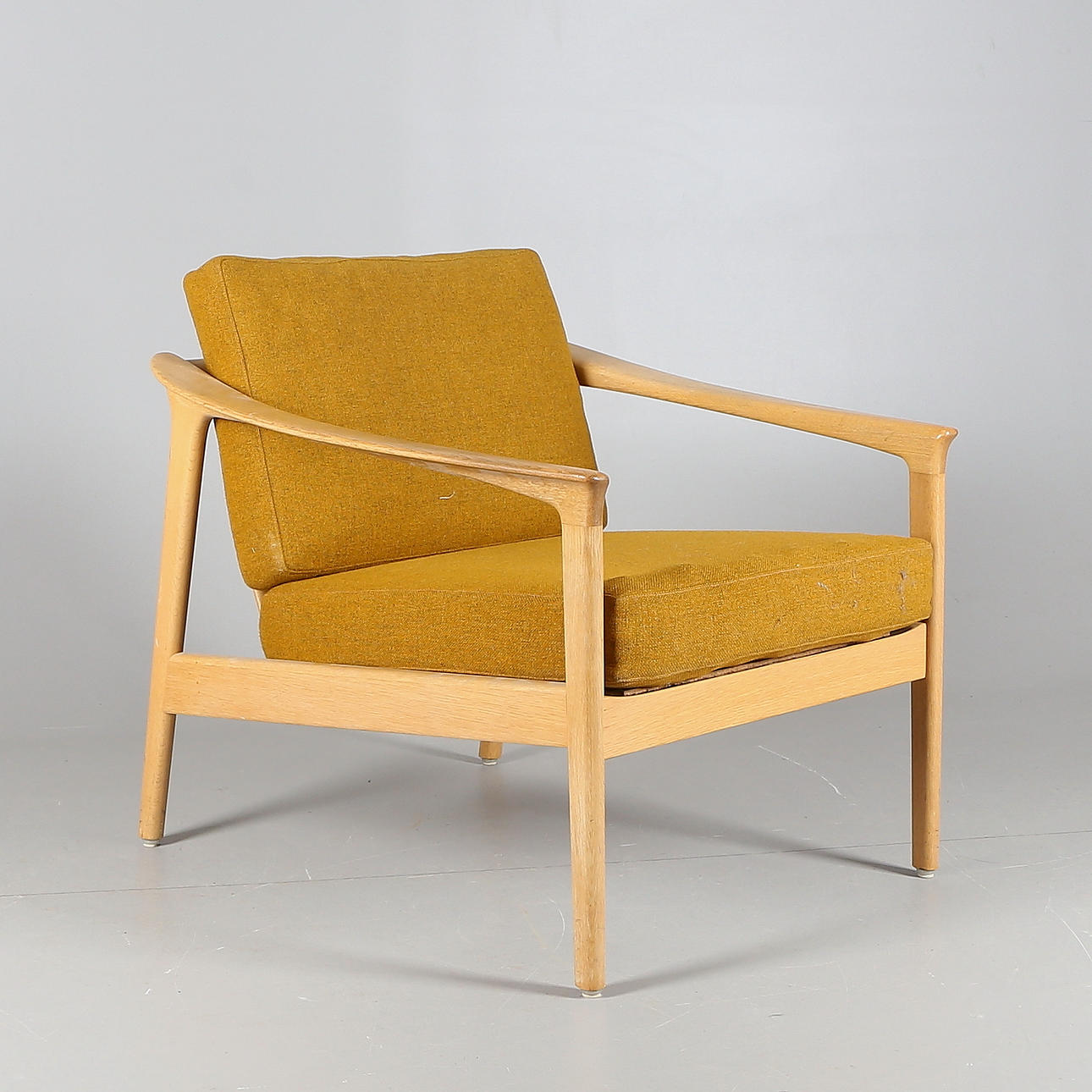 FOLKE OLSSON. FÅTÖLJ, fanerat, ek, Bodafors, brännmärkt, 1961.