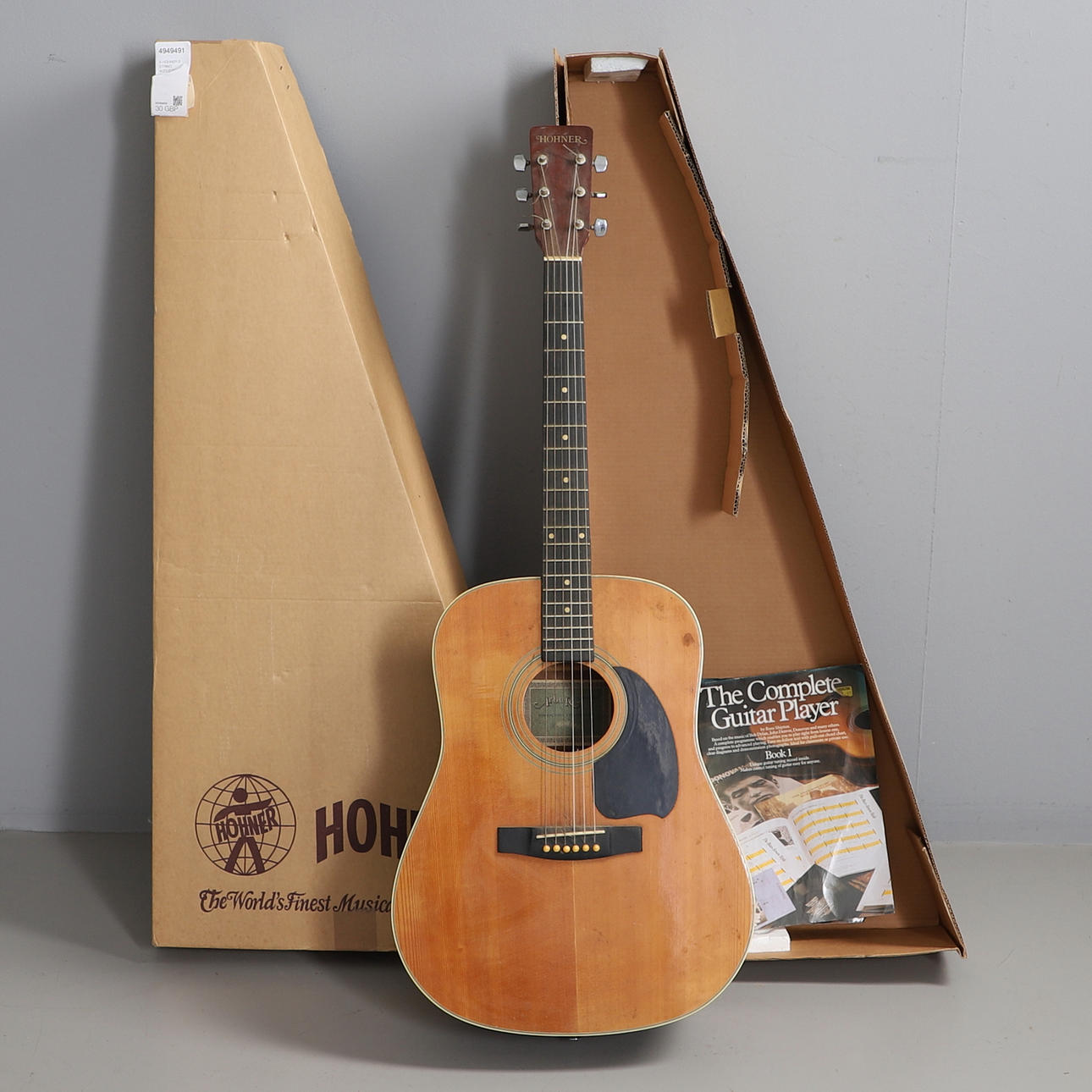 A HOHNER 6 STRING ACOUSTIC GUITAR.