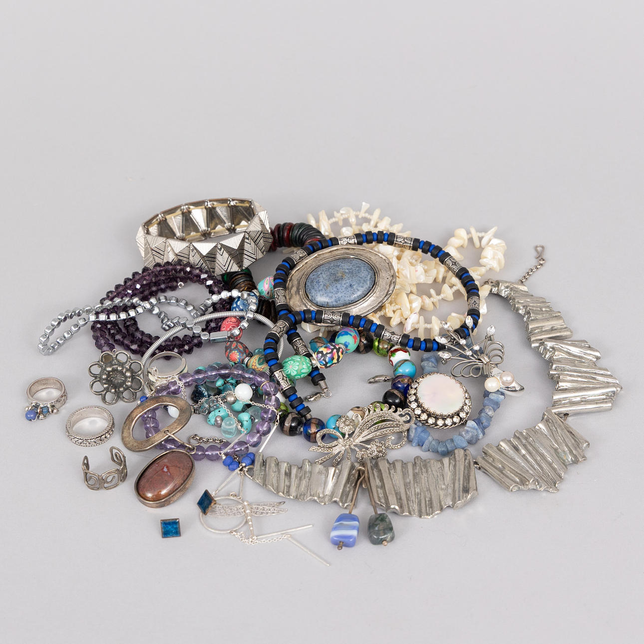 PARTI BIJOUTERIER, 27 delar.