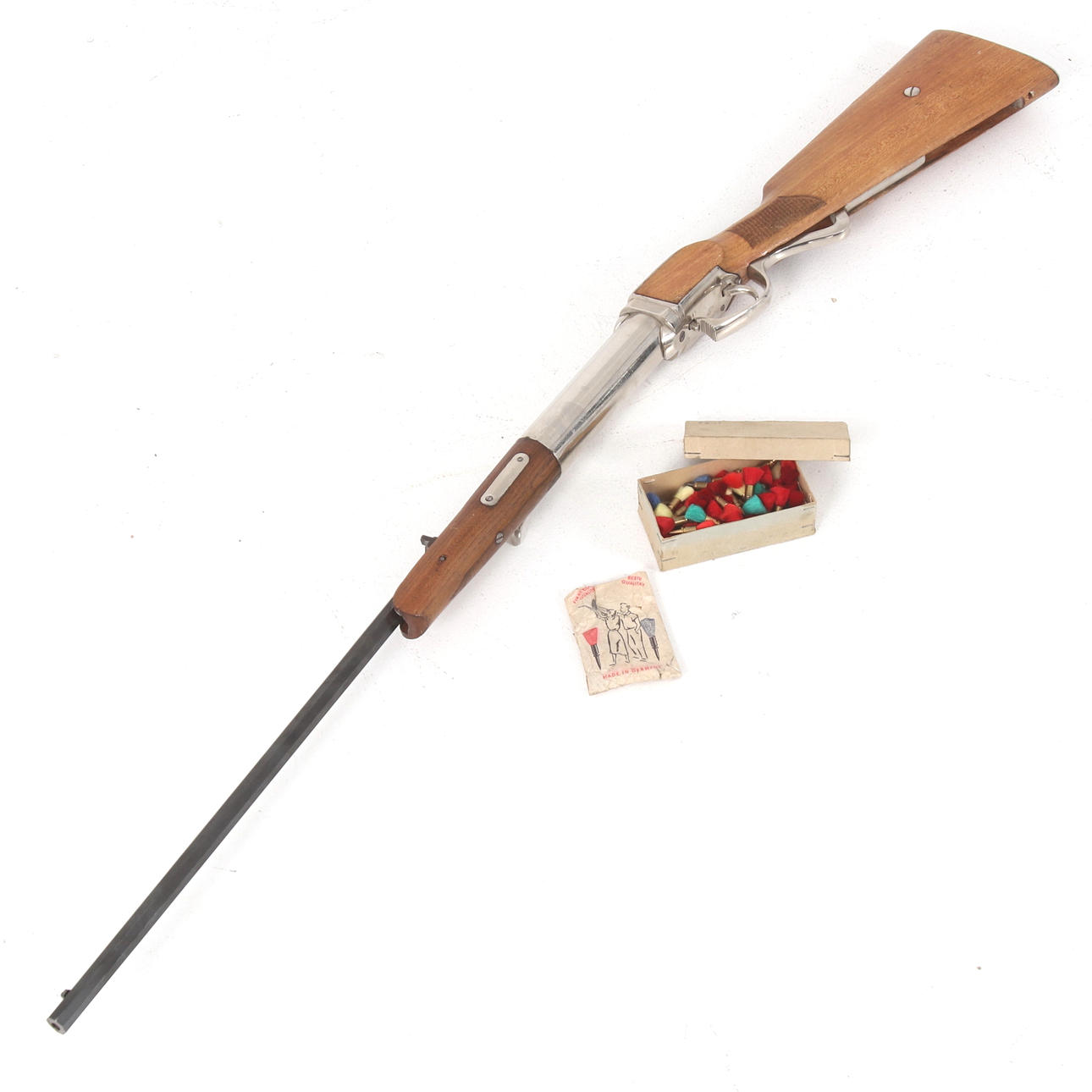 A mid-20th century “fairground rifle” with arrows. Weapons & Militaria ...