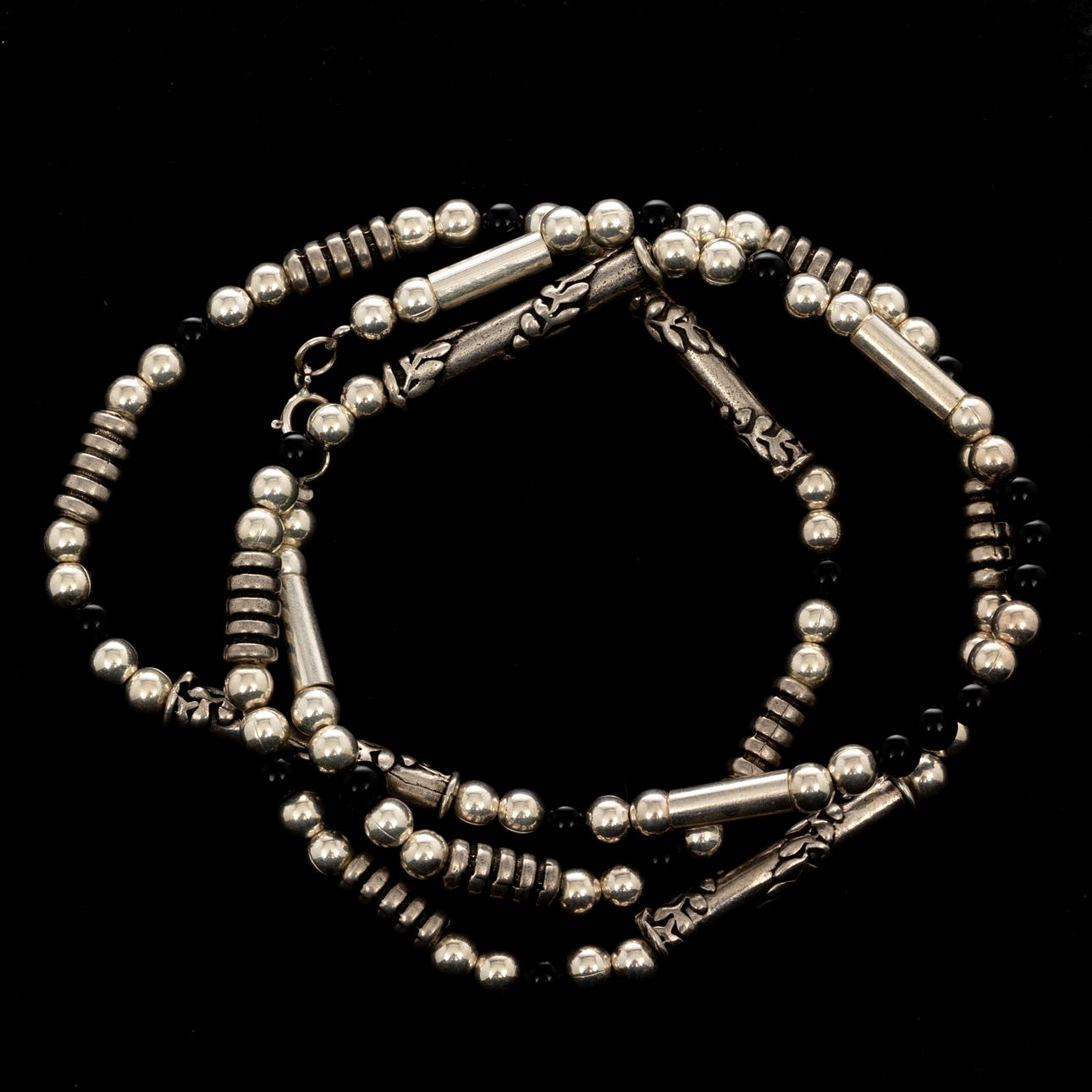 NECKLACE, Sterling Silver, Onyxes.