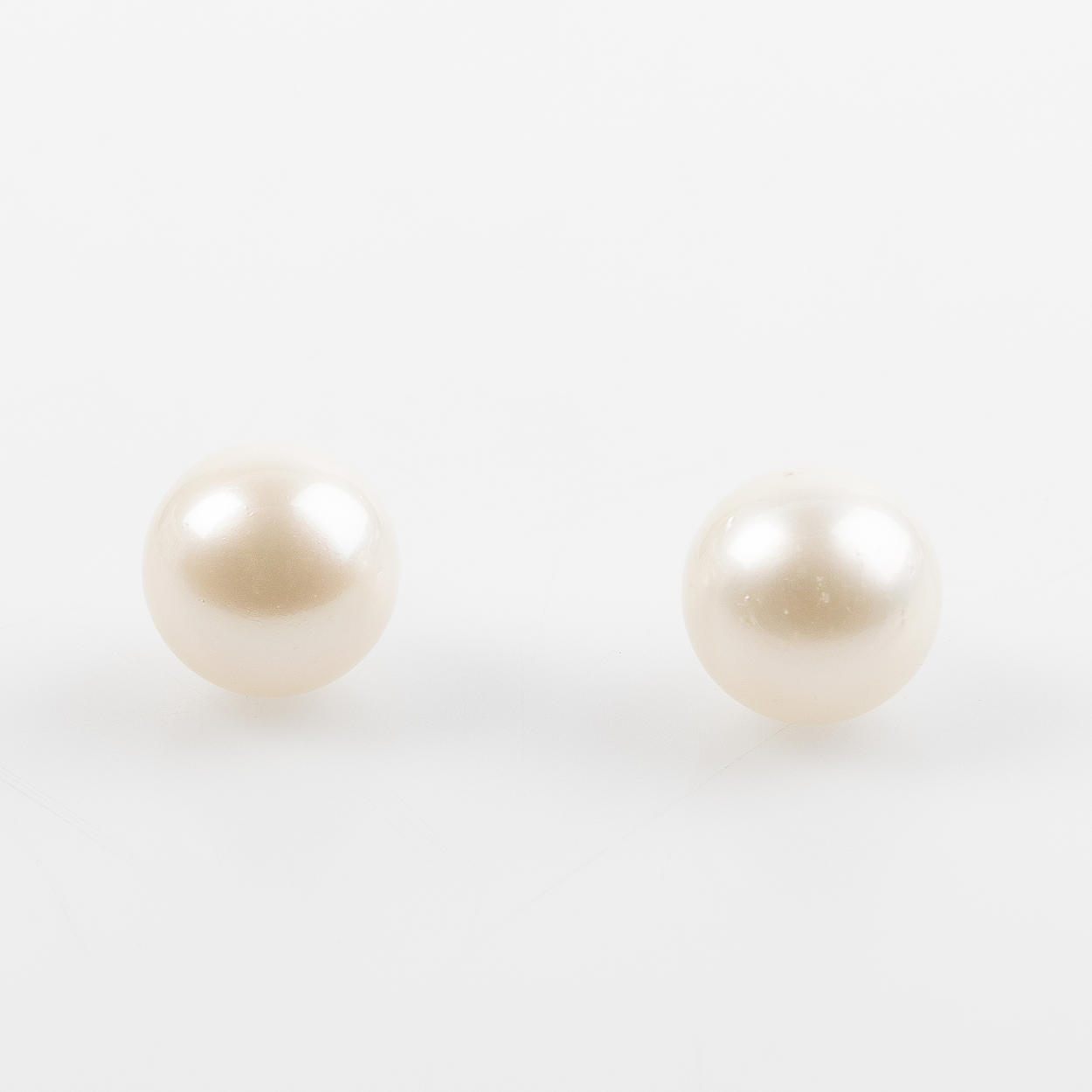 ÖRHÄNGEN, platina med odlade pärlor.