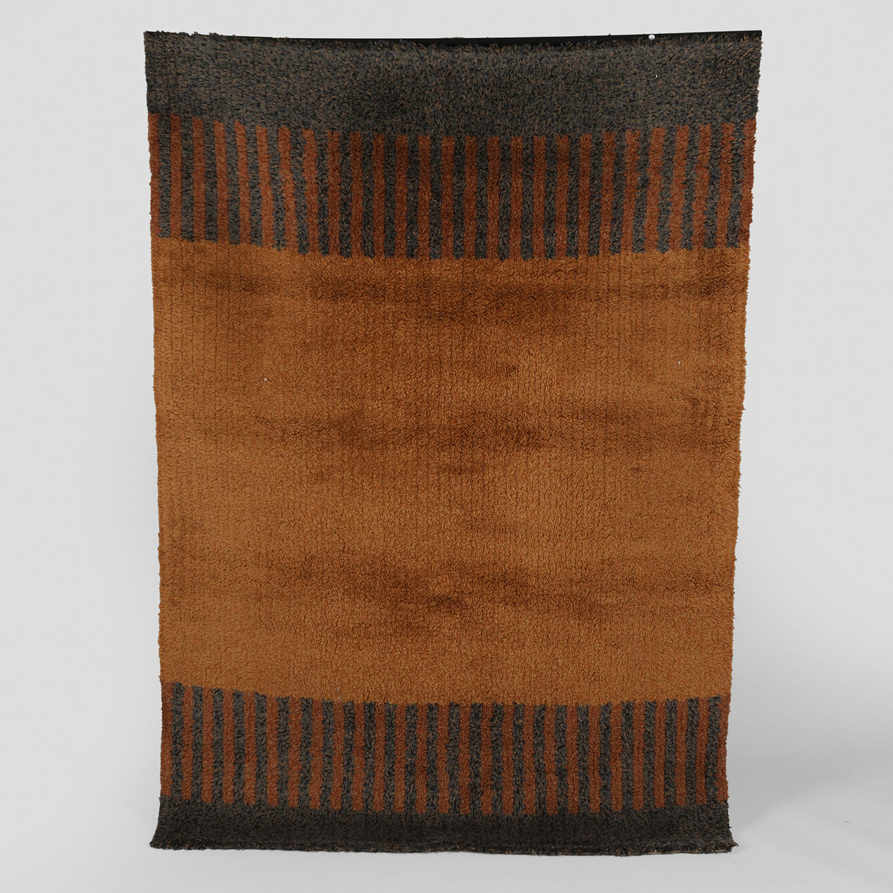 Graphic ryata rug 195 x 134 cm.