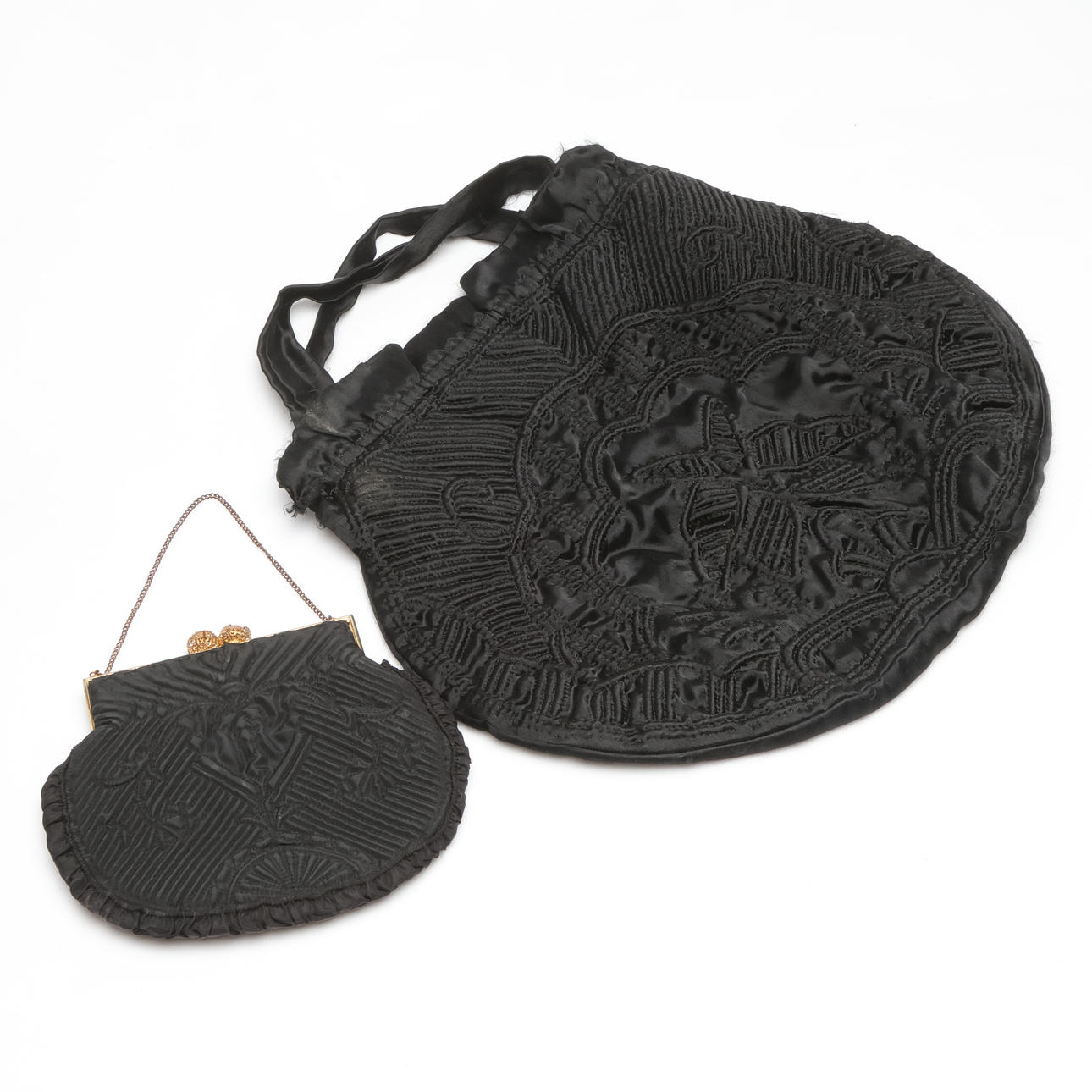 HANDVÄSKOR, 2st, handarbete, 1900-tal.