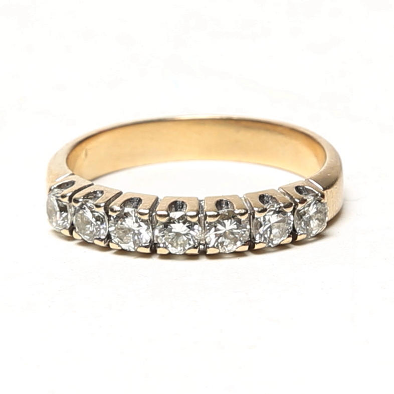 A ring, white gold, 18 k, with 7 diamonds.