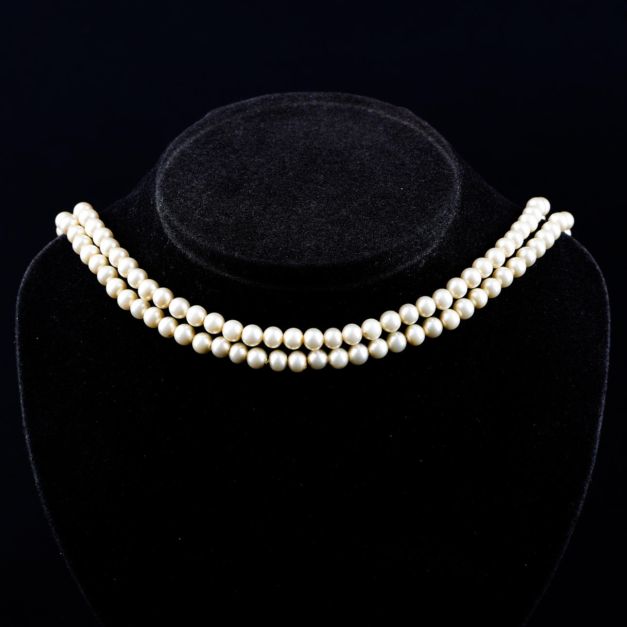 A pearl necklace.