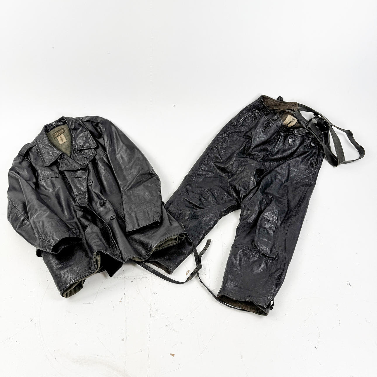 MOTORKLÄDER, 2 delar, 1930/40-tal.