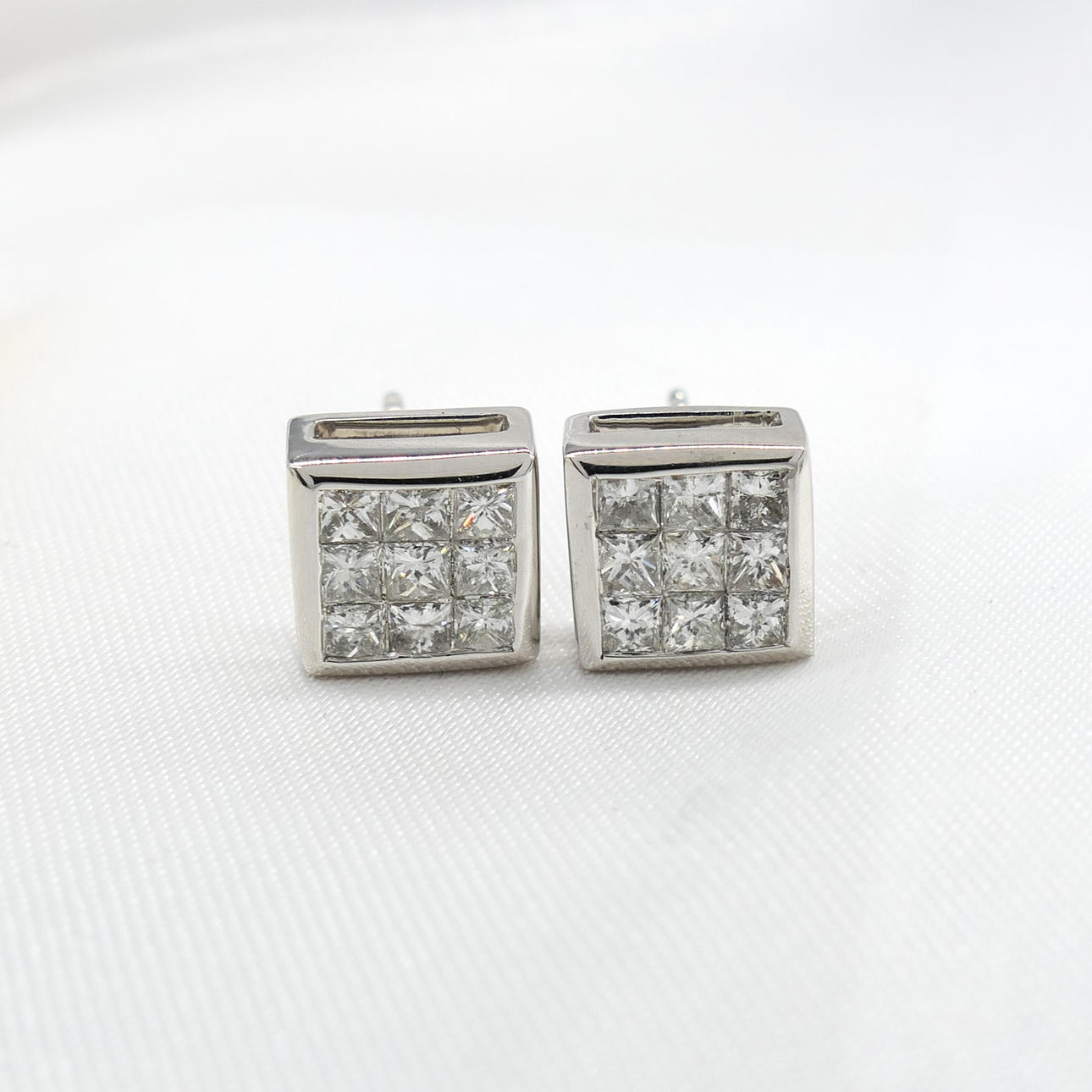 1.00 CARAT DIAMOND ear studs.