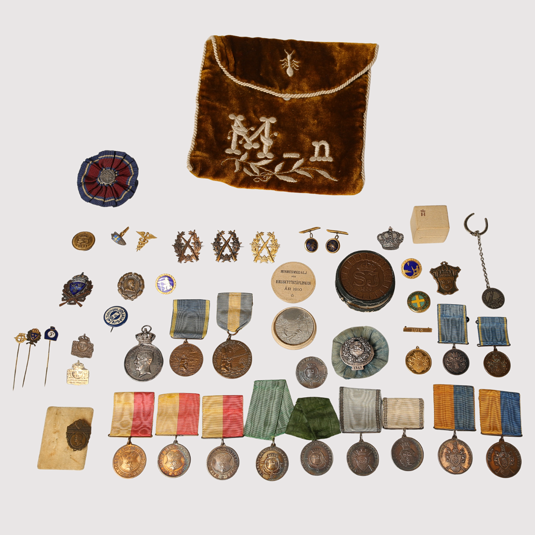 PARTI SKYTTEMEDALJER & MÄRKEN, silver och andra metaller.