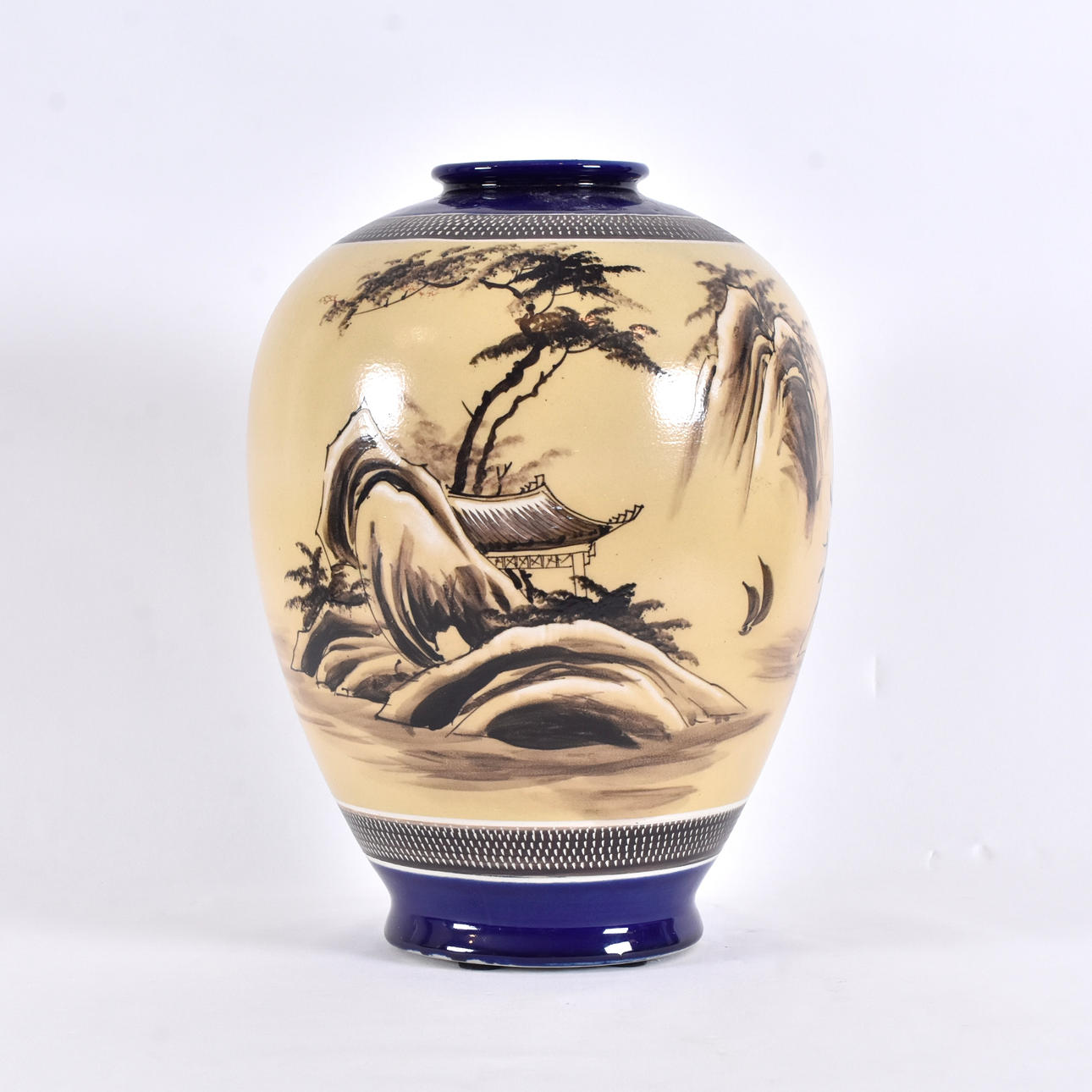 GOLVVAS, porslin, Kina, 1900-talets 2 hälft.