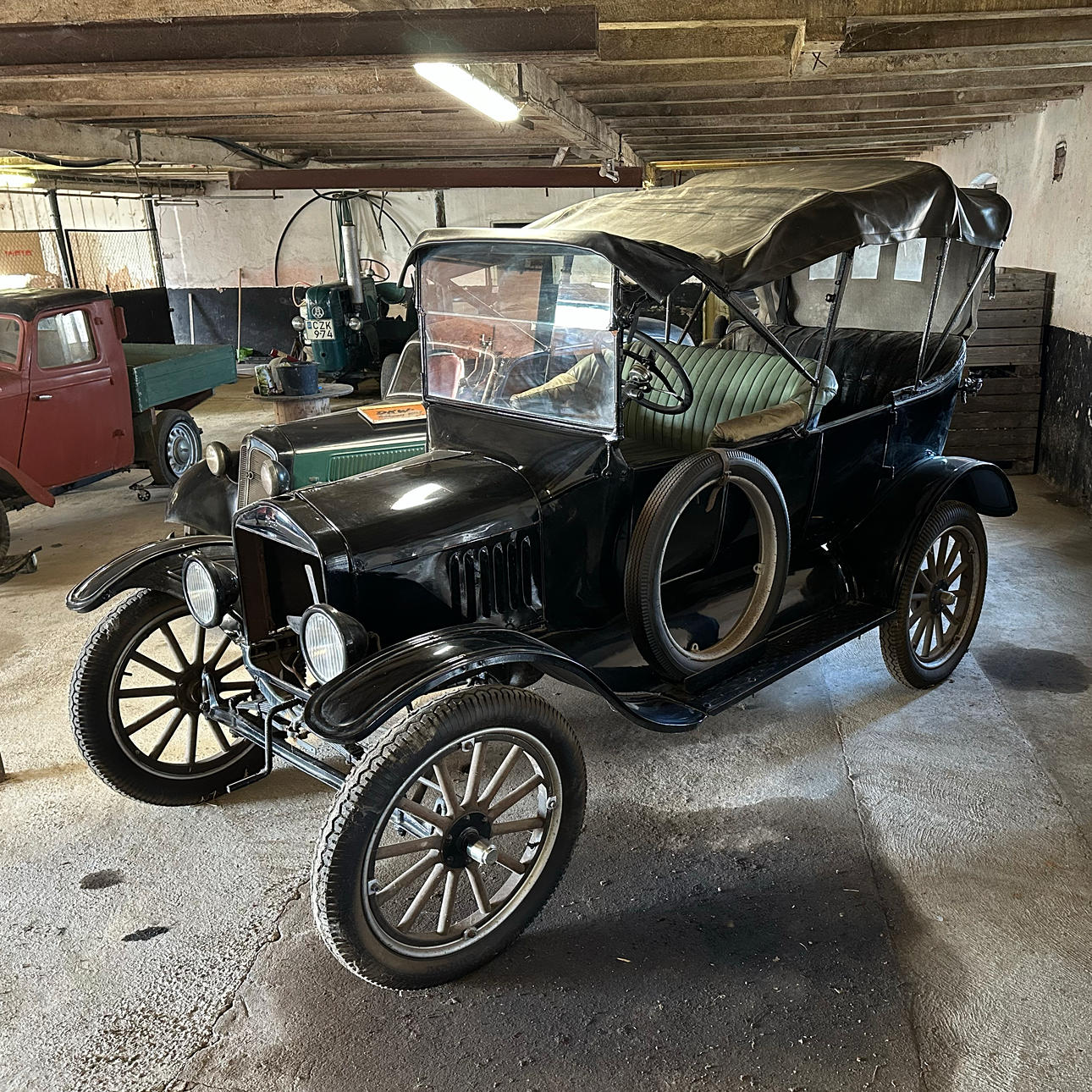 FORD MODEL T CONVERTIBLE. 1922 model year.