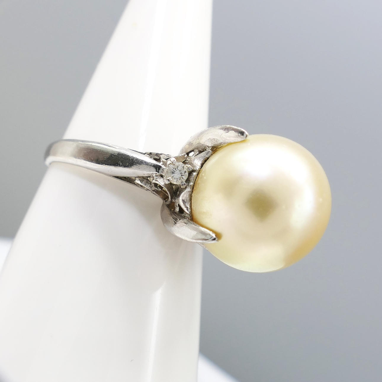PLATINUM PEARL & DIAMOND ring.