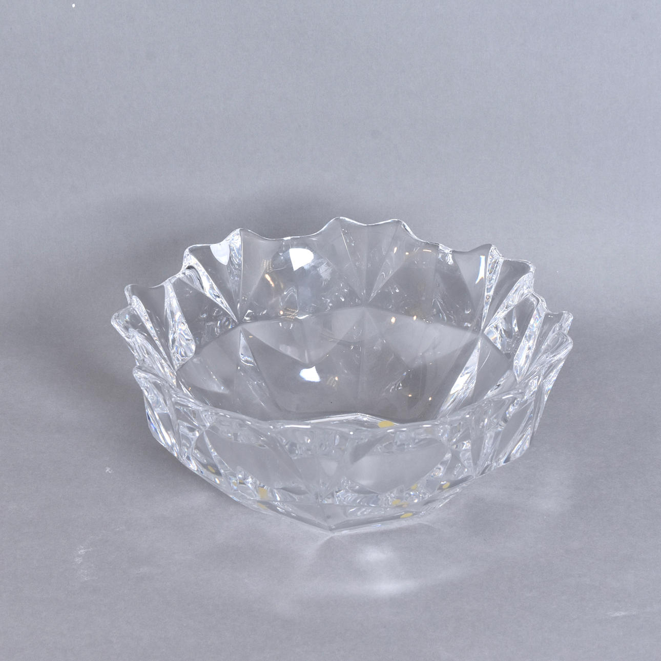 LARS HELLSTEN. bowl, glass, Orrefors.