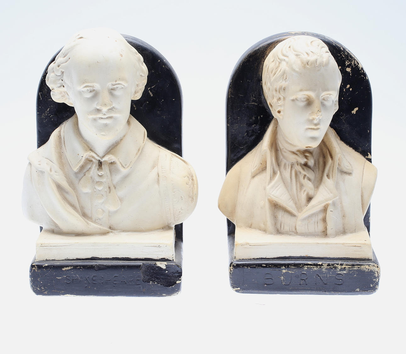 BOKSTÖD, 2 st, keramik, Artisco, England, 1900-talets första hälft.