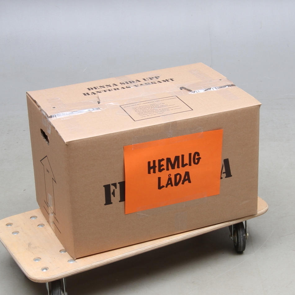 VÄLGÖRENHETSAUKTION: HEMLIG LÅDA - TEMA PORSLIN.