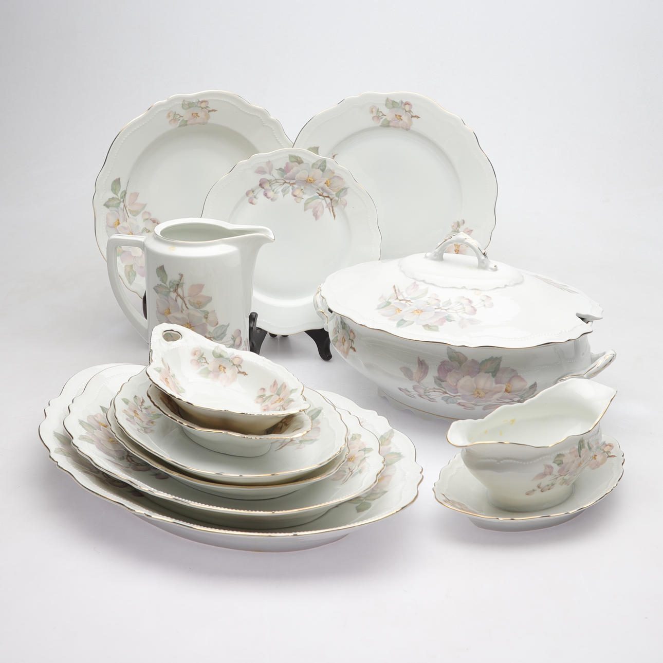 A 59-piece tableware set, Epiage Royal, Czechoslovakia.