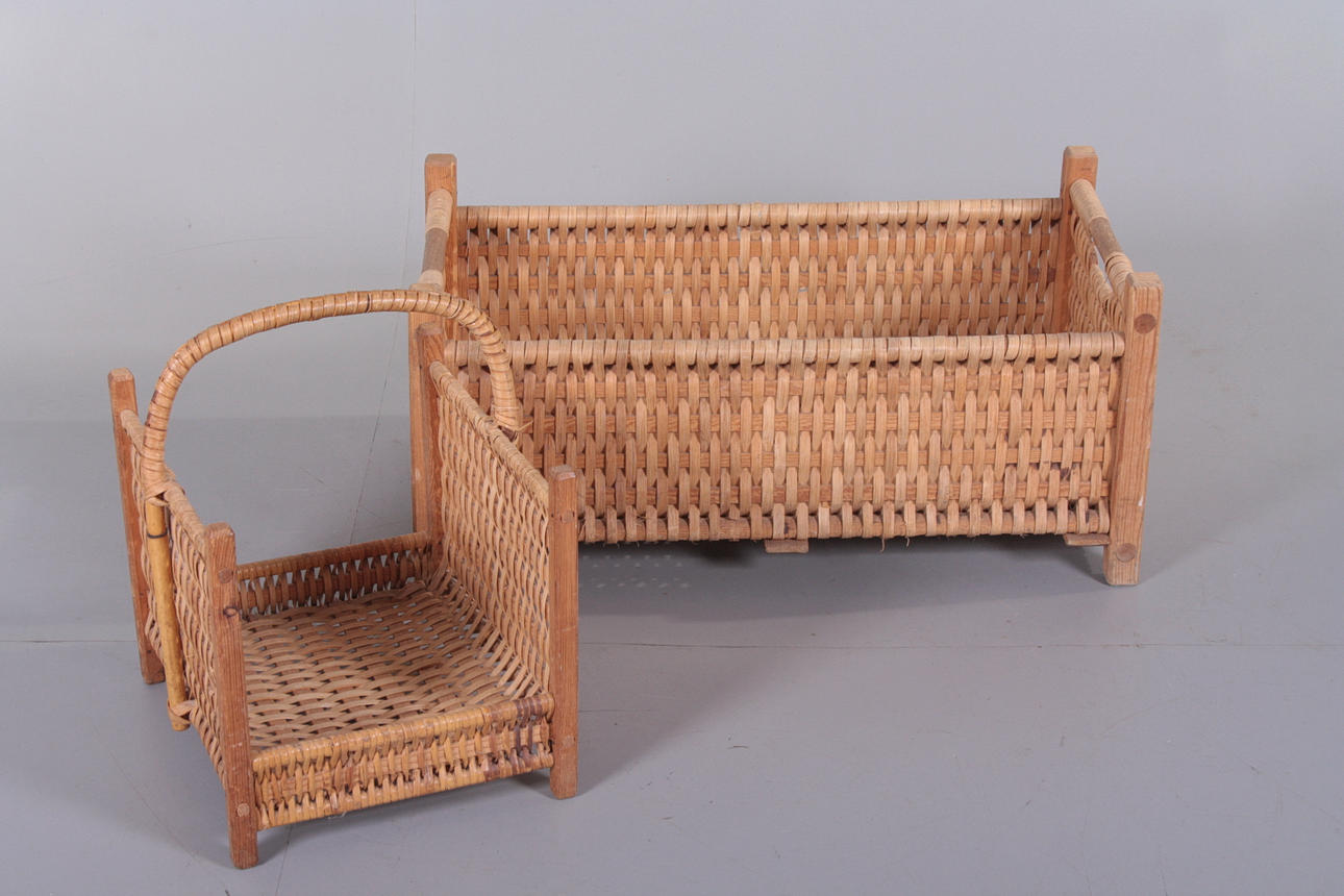 TVÄTTKORG & VEDKORG, flätade, 1900-tal.