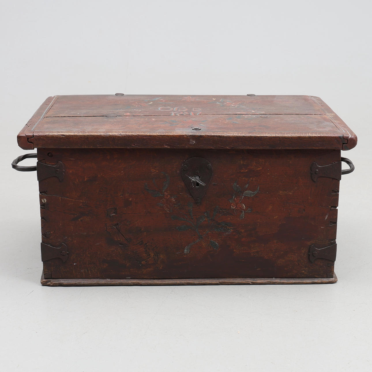 KISTA. Daterad 1817, smidesbeslag.