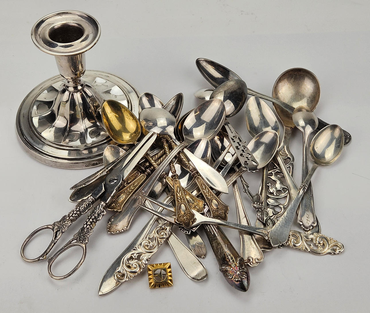 LOT SILVER, total weight approx. 554 grams.