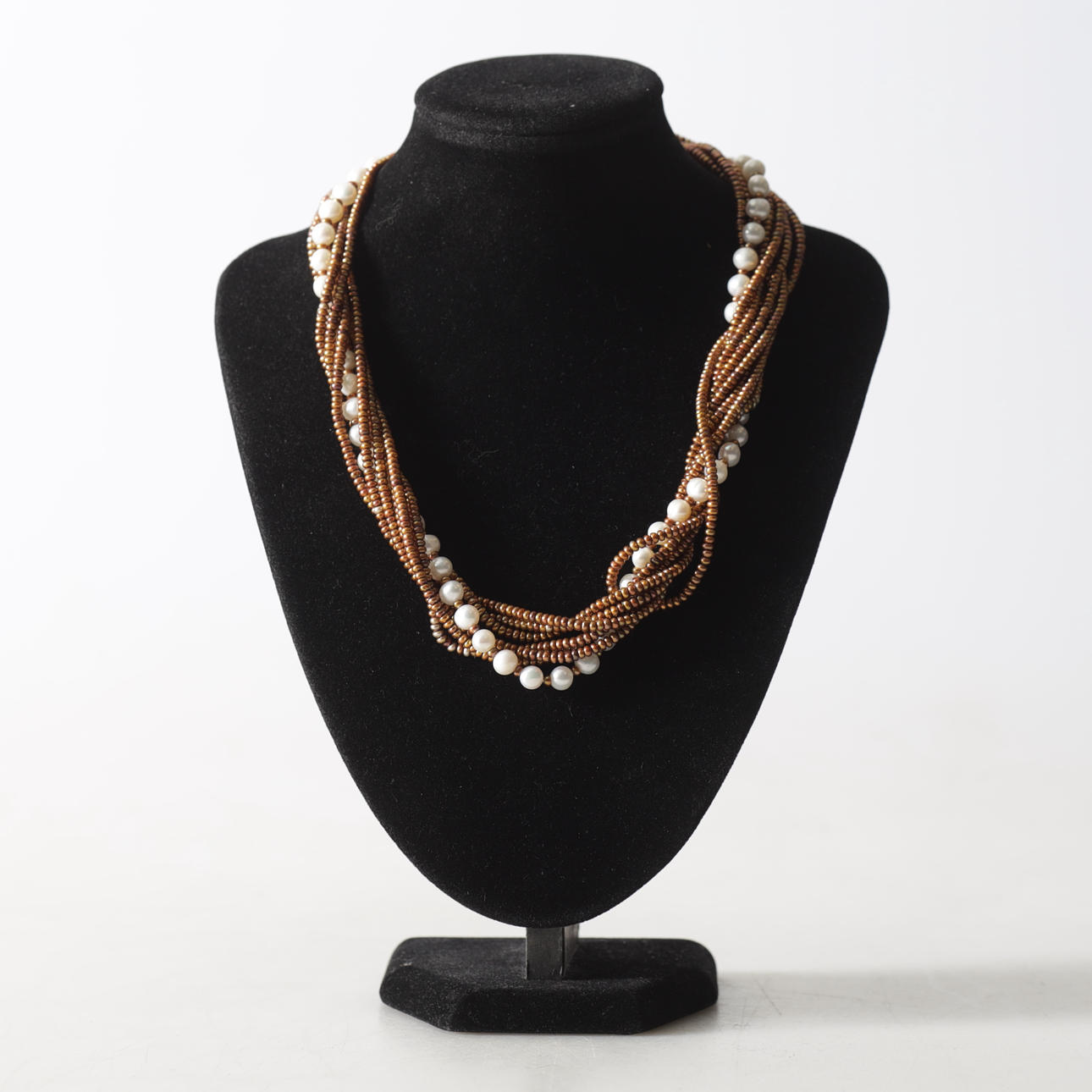 PÄRLCOLLIER, lås i förgyllt silver, 1900-tal.